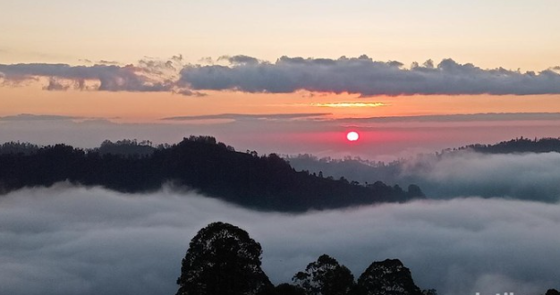 Serunya Petualangan Berburu Matahari Terbit di Lereng Gunung Batur