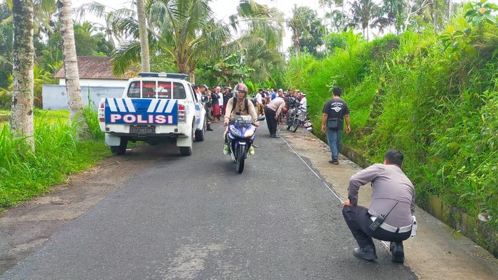 Siswi SLB Bangli Tewas Tabrak Tebing Sawah gegara Jalanan Licin