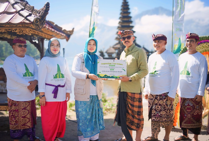 Peduli Kesehatan Lingkungan, Pegadaian Sebarkan Eco Enzyme di Danau Batur Bali